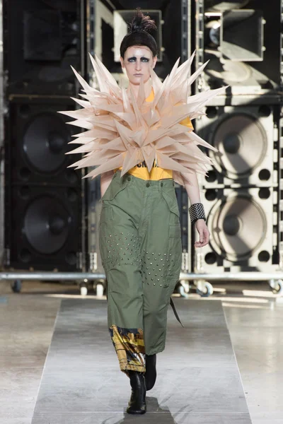 Look 4